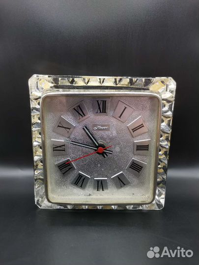 Часы настольные Маяк Хрусталь Кварц Не рабочие