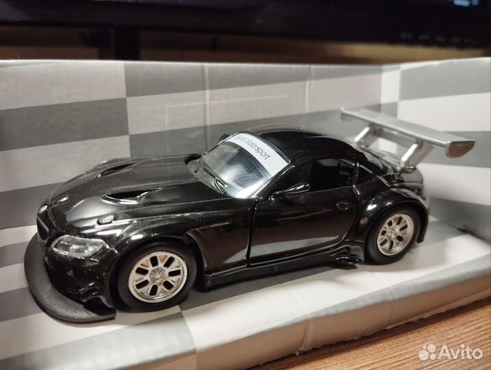 Модель автомобиля BMW Z4 GT3 1:38