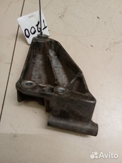 Кронштейн генератора Chevrolet Aveo T200 седан