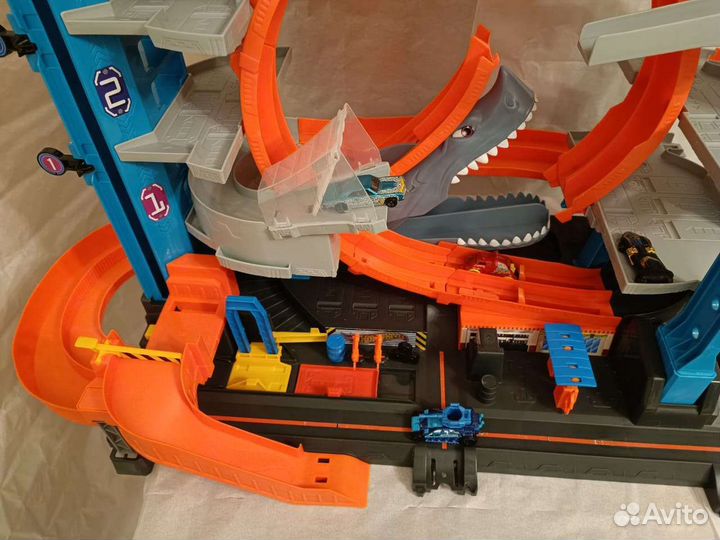 Трек- парковка Hot wheels