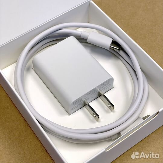 Коробка Oculus Quest 2 / Зарядка / Шнур