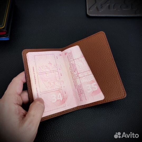 Кожаная обложка на паспорт