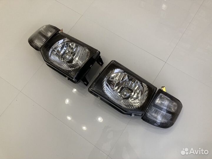 Фара (комплект) Mitsubishi Pajero 2 (1997-1999)