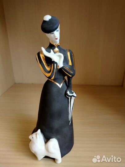 Статуэтка дама С собачкой В черном