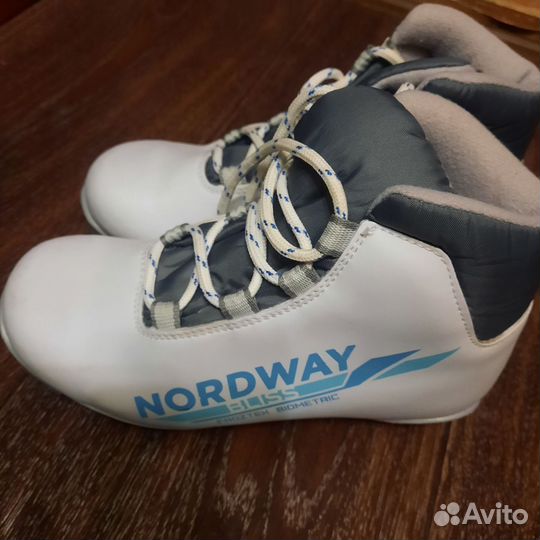 Лыжные ботинки