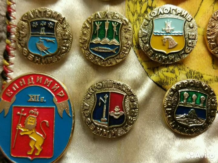 Советские значки древний герб 33 шт