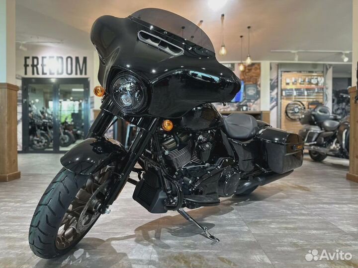 Harley-Davidson Street Glide ST Black