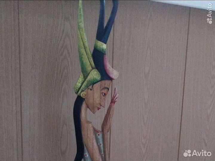 Статуэтка из дерева, для интерьера