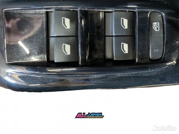 Обшивка двери передняя правая Citroen C3 SX 2017