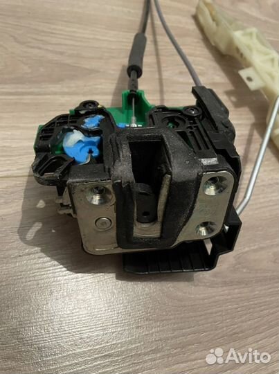 Замок двери Hyundai Solaris