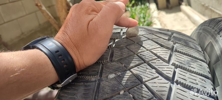 Pirelli Ice Zero FR 215/65 R16
