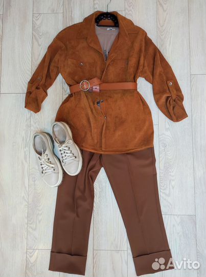 Продам брючный костюм женский