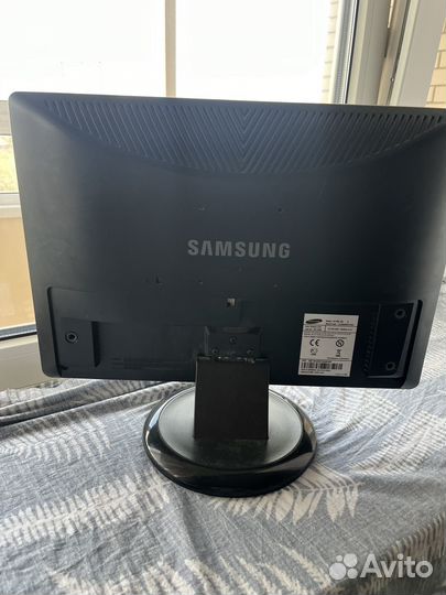 Монитор Samsung