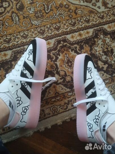Кроссовки хеллоу китти адидас