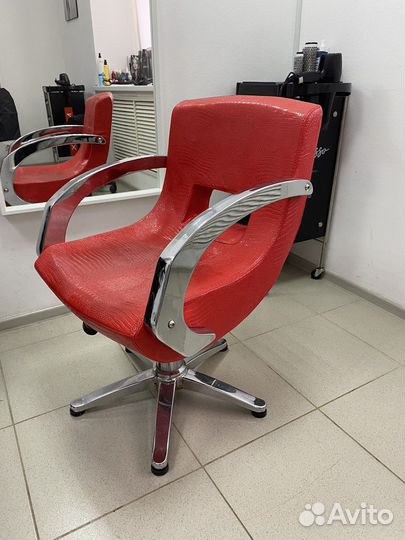 Парикмахерское кресло