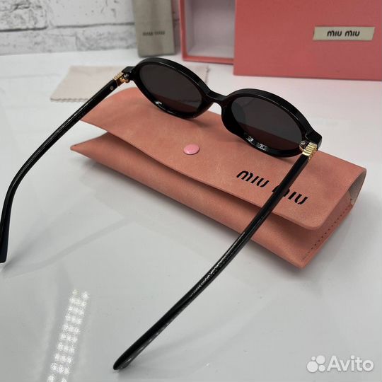 Солнцезащитные очки женские miu miu