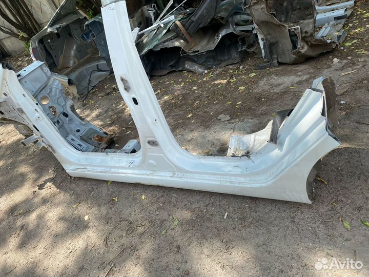 Порог левый Hyundai Solaris 1