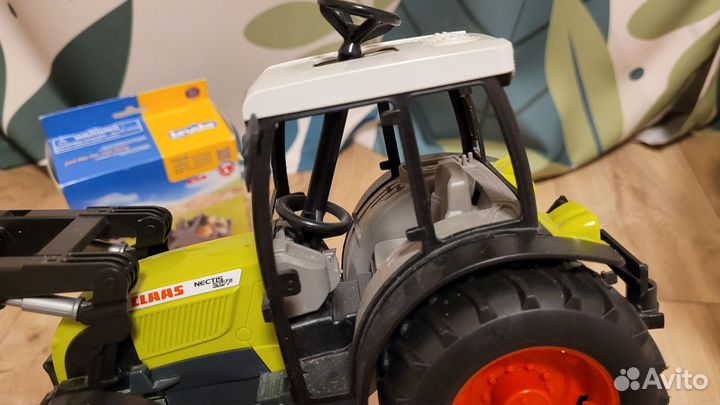 Bruder трактор