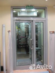 Дверь алюминиевая