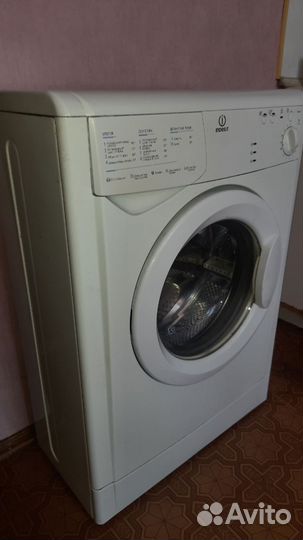 Стиральная машина Indesit WIU61 узкая