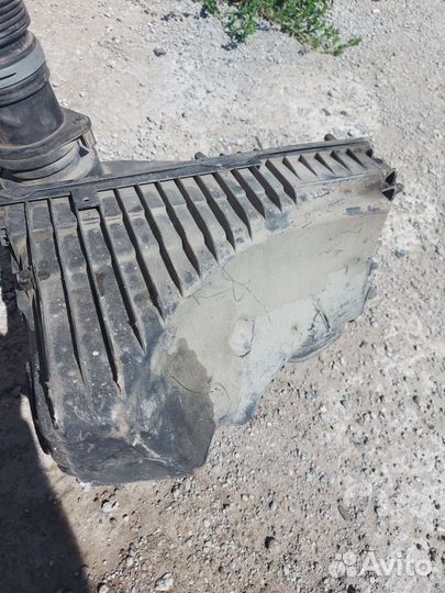 Левый корпус воздушного фильтра VW Touareg