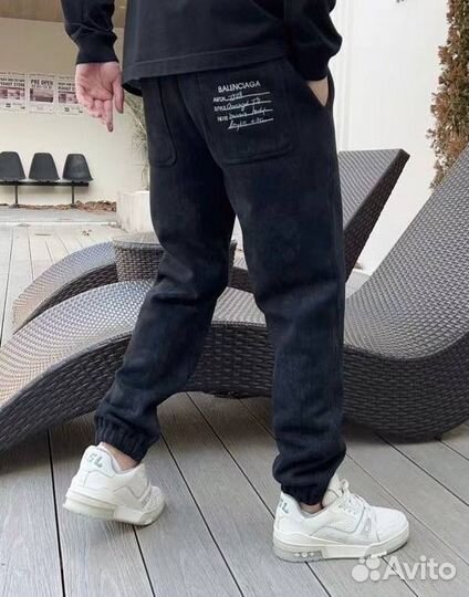 Спортивные штаны Balenciaga