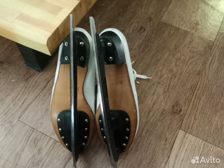 Коньки фигурные 36 размер