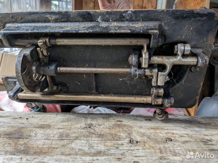 Швейная машинка зингер