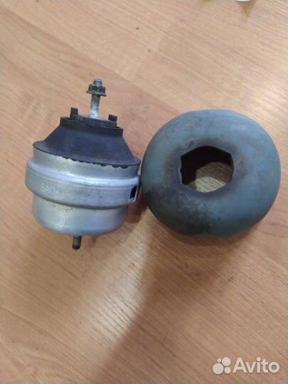 Подушка двигателя передняя правая Volkswagen