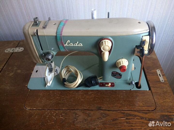 Швейная машина LADA 236