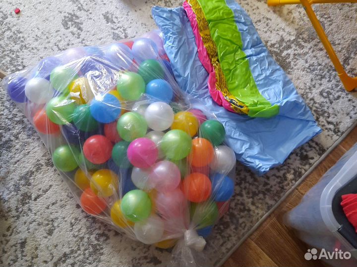 Сухой бассейн с шариками