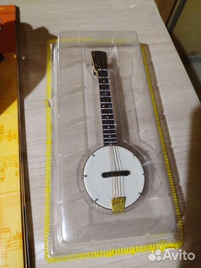 Миниатюрные музыкальные инструменты