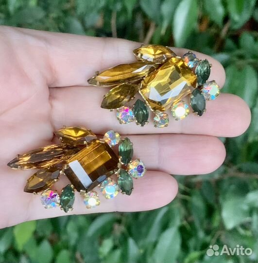 Броши и бусы прошлых лет