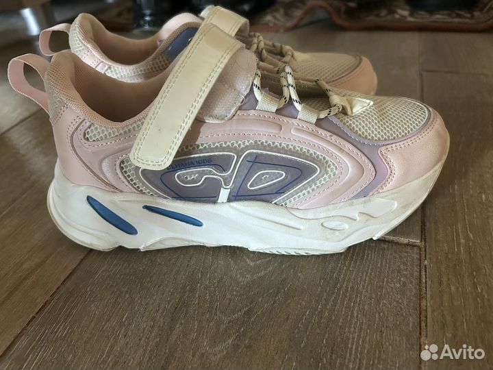 Кроссовки для девочки