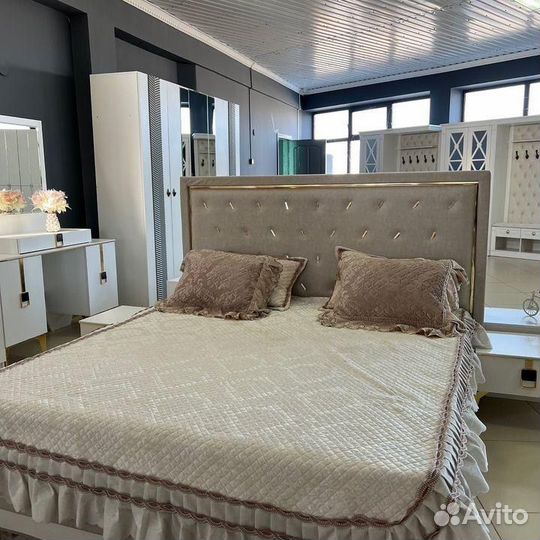 Спальный гарнитур