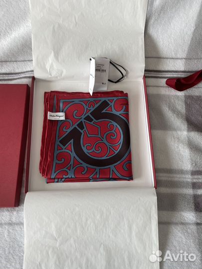 Новый Шелковый платок Италия Salvatore Ferragamo