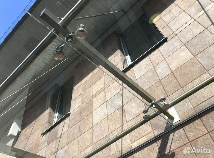 Козырек из стекла на подвесах