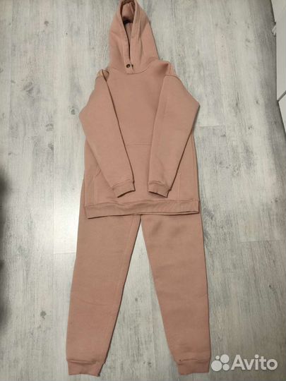 Спортивный костюм женский новый 42 44