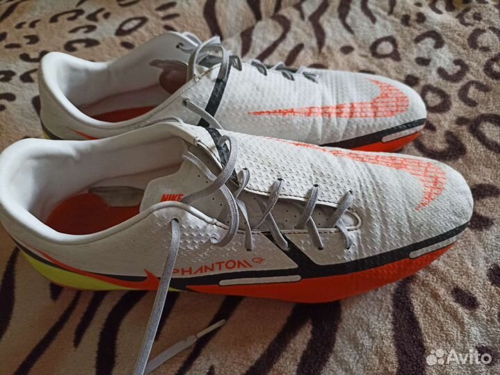 Футбольные бутсы nike