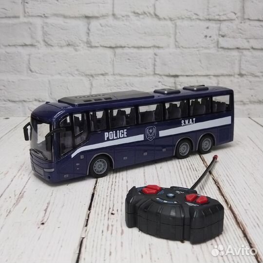 Машинка на радиоуправлении Автобус swat Полиция