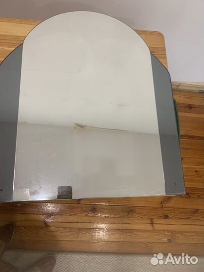 Зеркало в ванную с полочкой