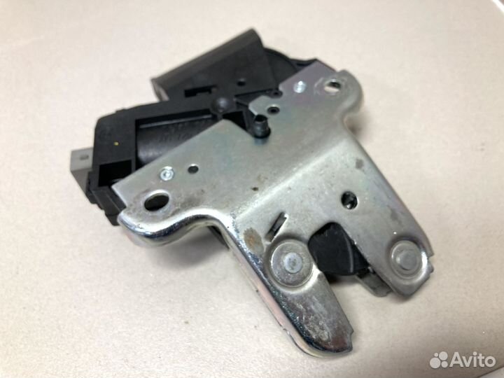 Замок багажника 4F5827505D VAG