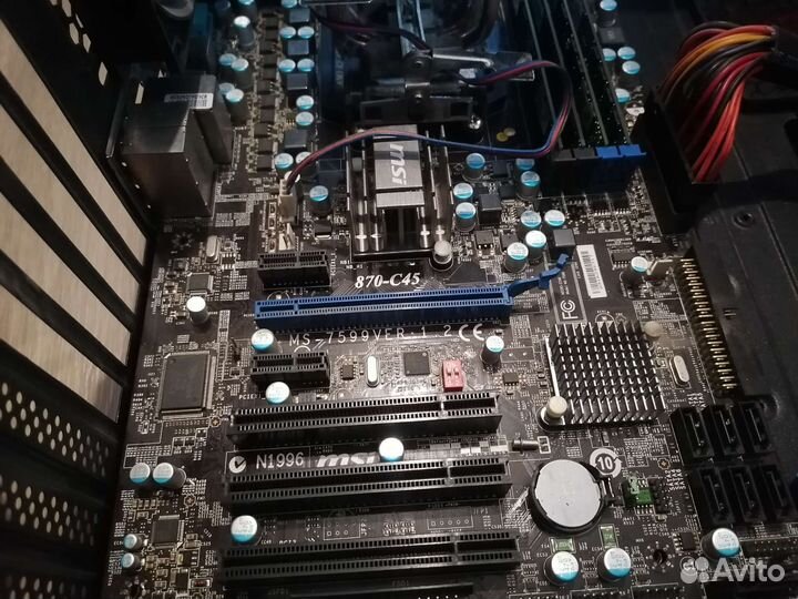 Материнская плата с процессором и памятью