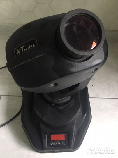 Вращающаяся голова robe spot 160