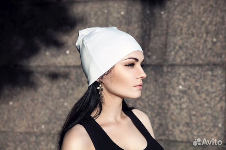 Летняя нарядная шапочка-бини молочного цвета №2