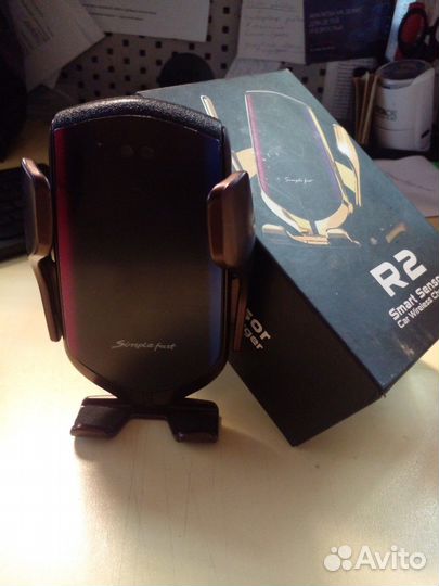 Автомобильный держатель с беспроводной зарядкой