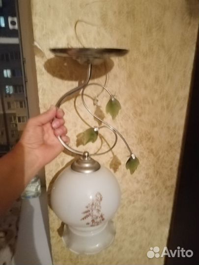 Продаётся потолочный светильник