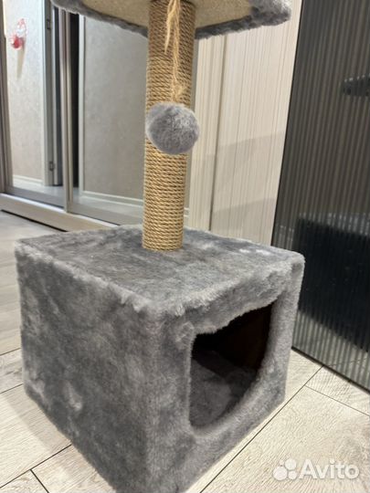 Кошачий домик с когтеточкой