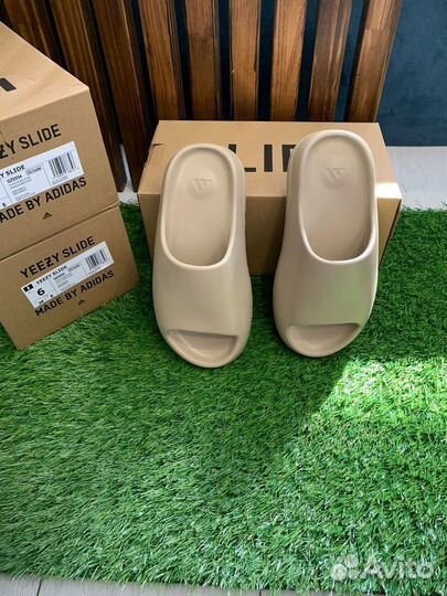 Тапочки Adidas Yeezy Slide