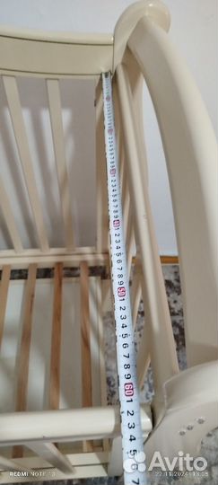 Детская кроватка с маятником